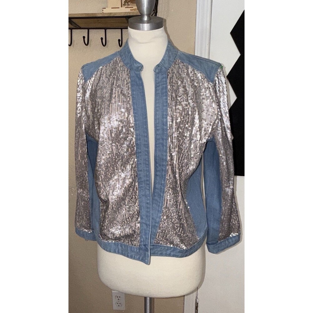 Chico’s Women’s Size 1 Light Wash Denim Open Jacket w/Sequins Snap Cuffs NWT